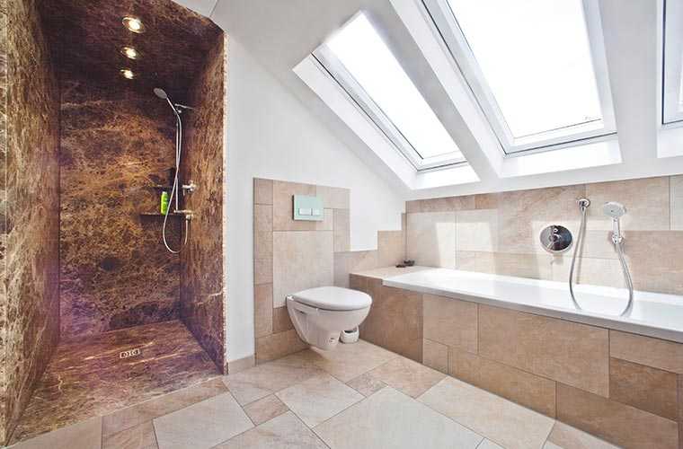 Badezimmer mit Naturstein