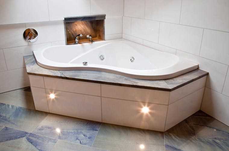 Badezimmer mit Naturstein