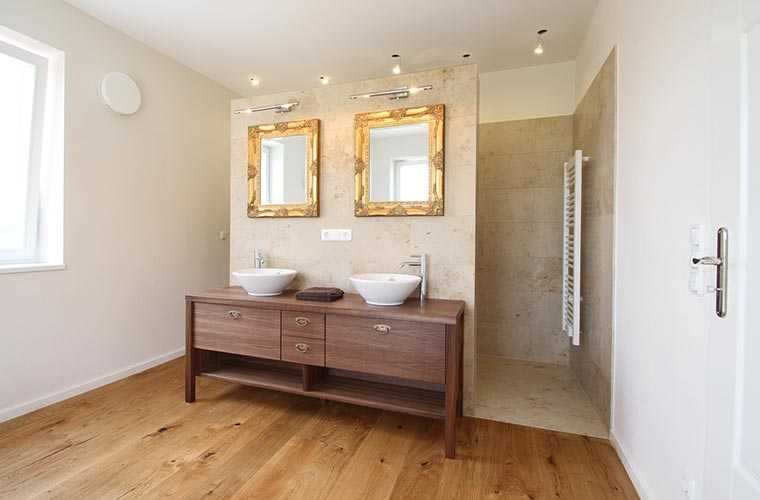 Badezimmer mit Naturstein