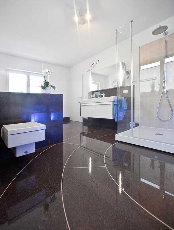 Badezimmer mit Naturstein