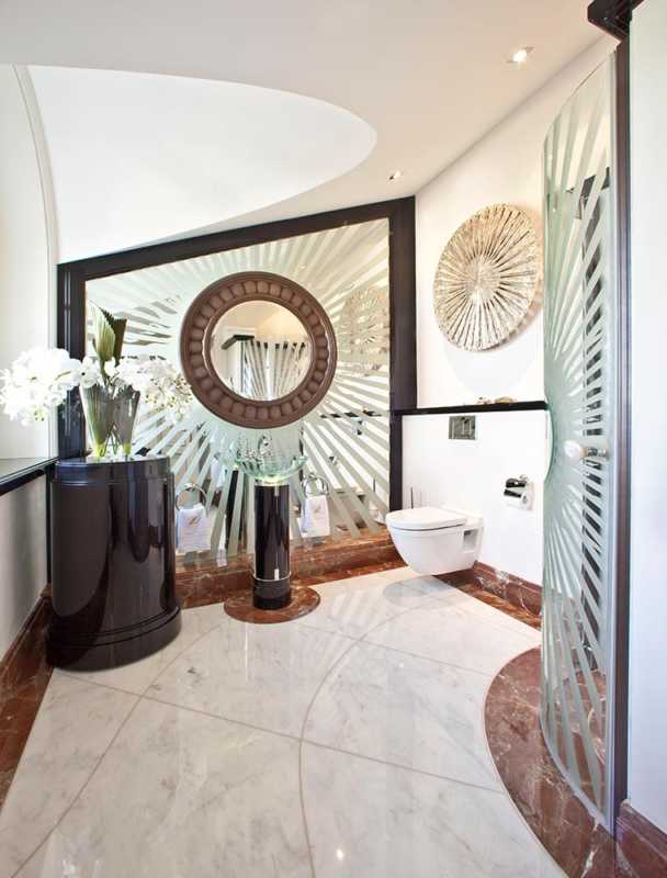 Badezimmer mit Naturstein